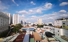Khach San Nhu Y